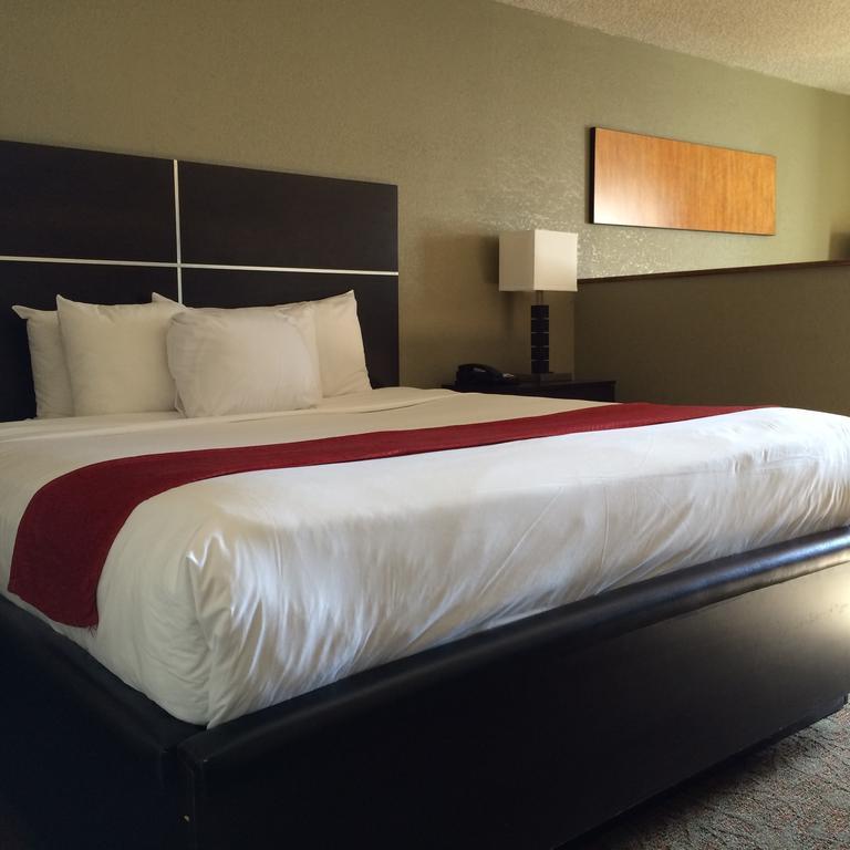 Готель Ramada By Wyndham Albuquerque East Екстер'єр фото